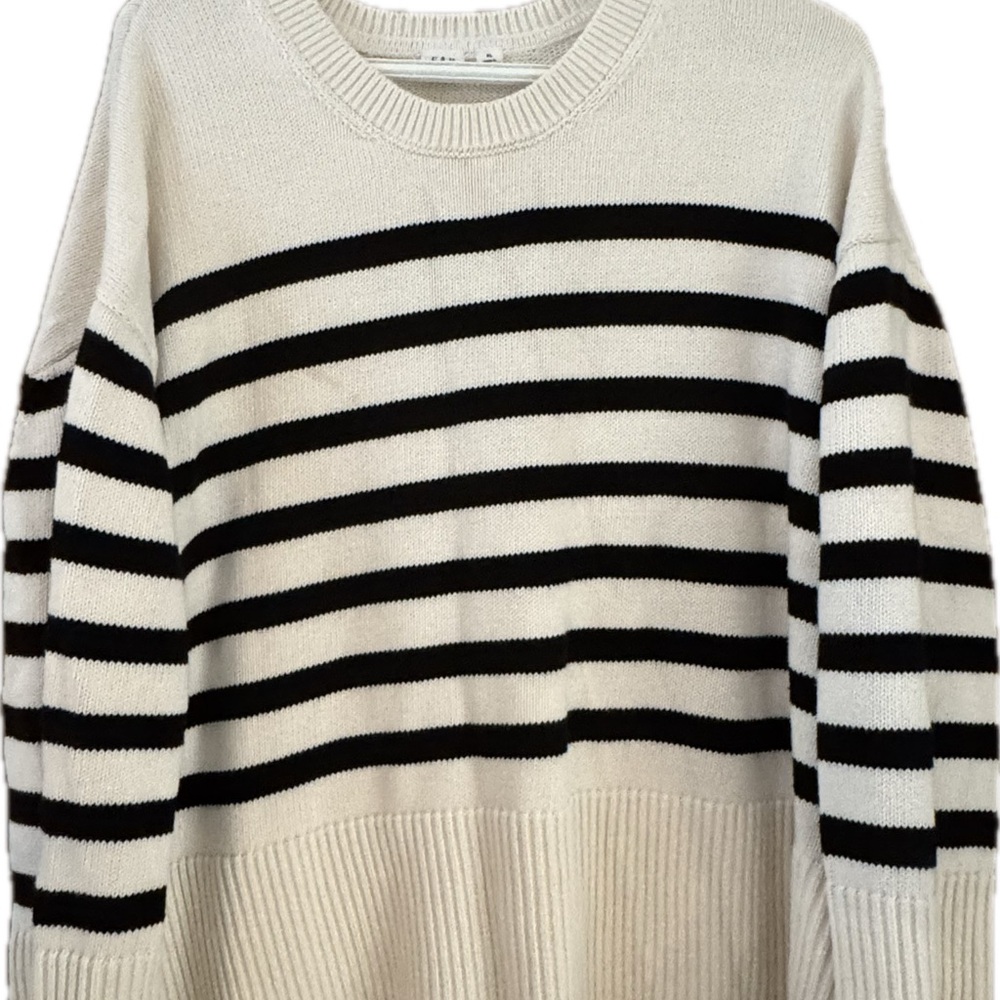 GAP Black and Cream Striped Women's Sweater